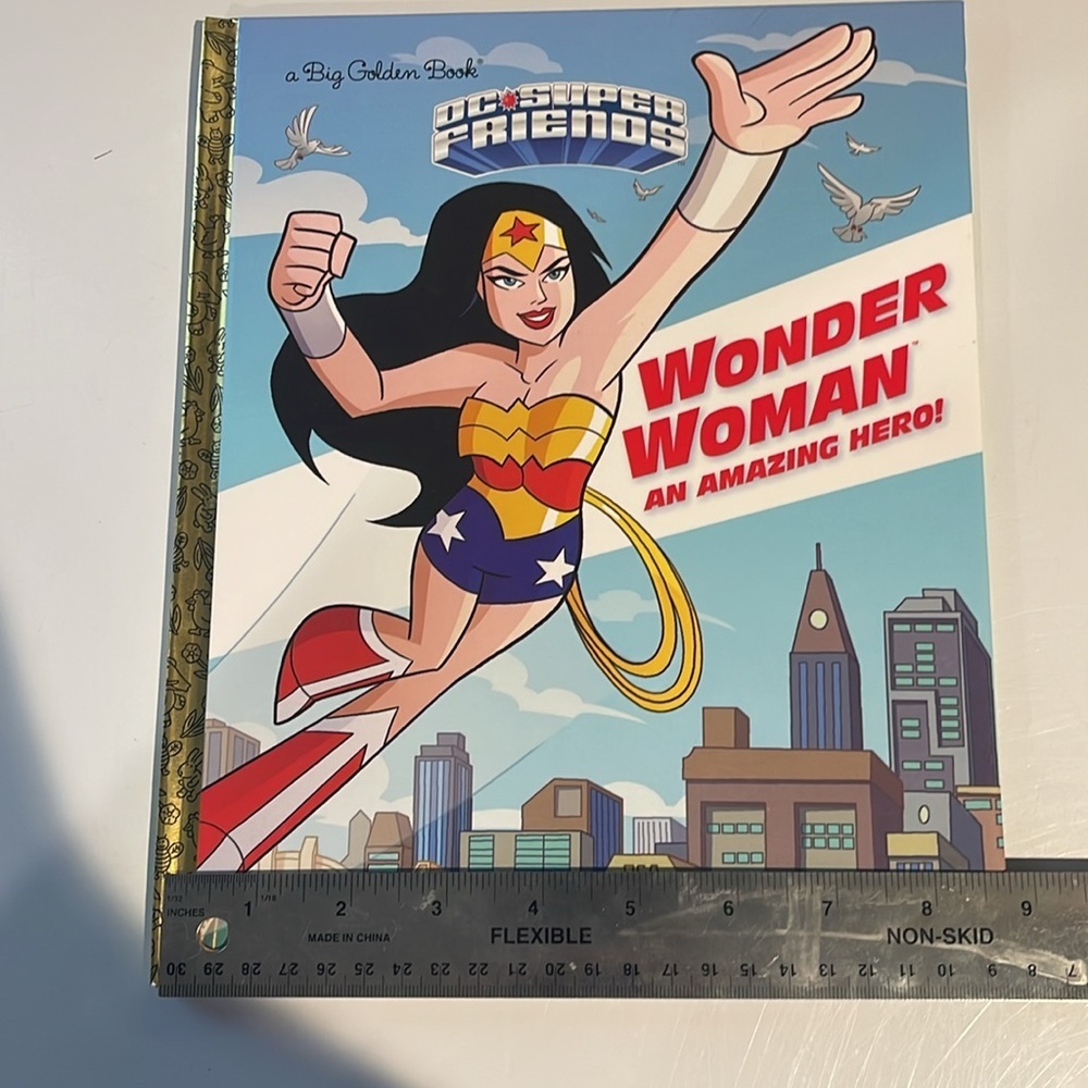 A big Golden Book DC Super Friends Wonder Woman and Amazing Hero! Book - Picture 5 of 5